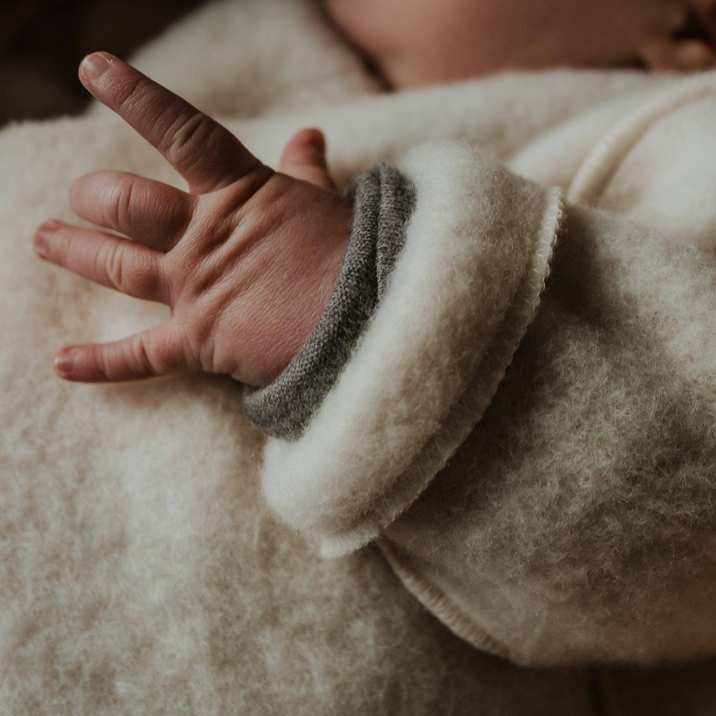Wolljacke für Babys und Neugeborene — Merinowolle — Beige