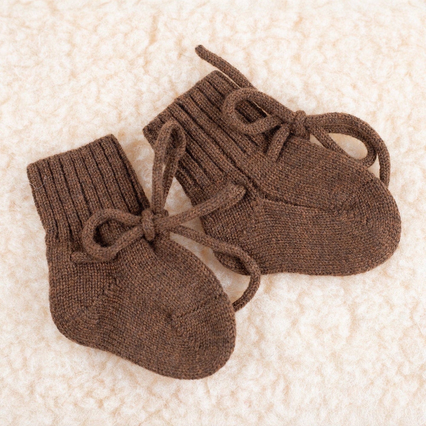 Handgefertigte Babysocken - Merinowolle - Braun