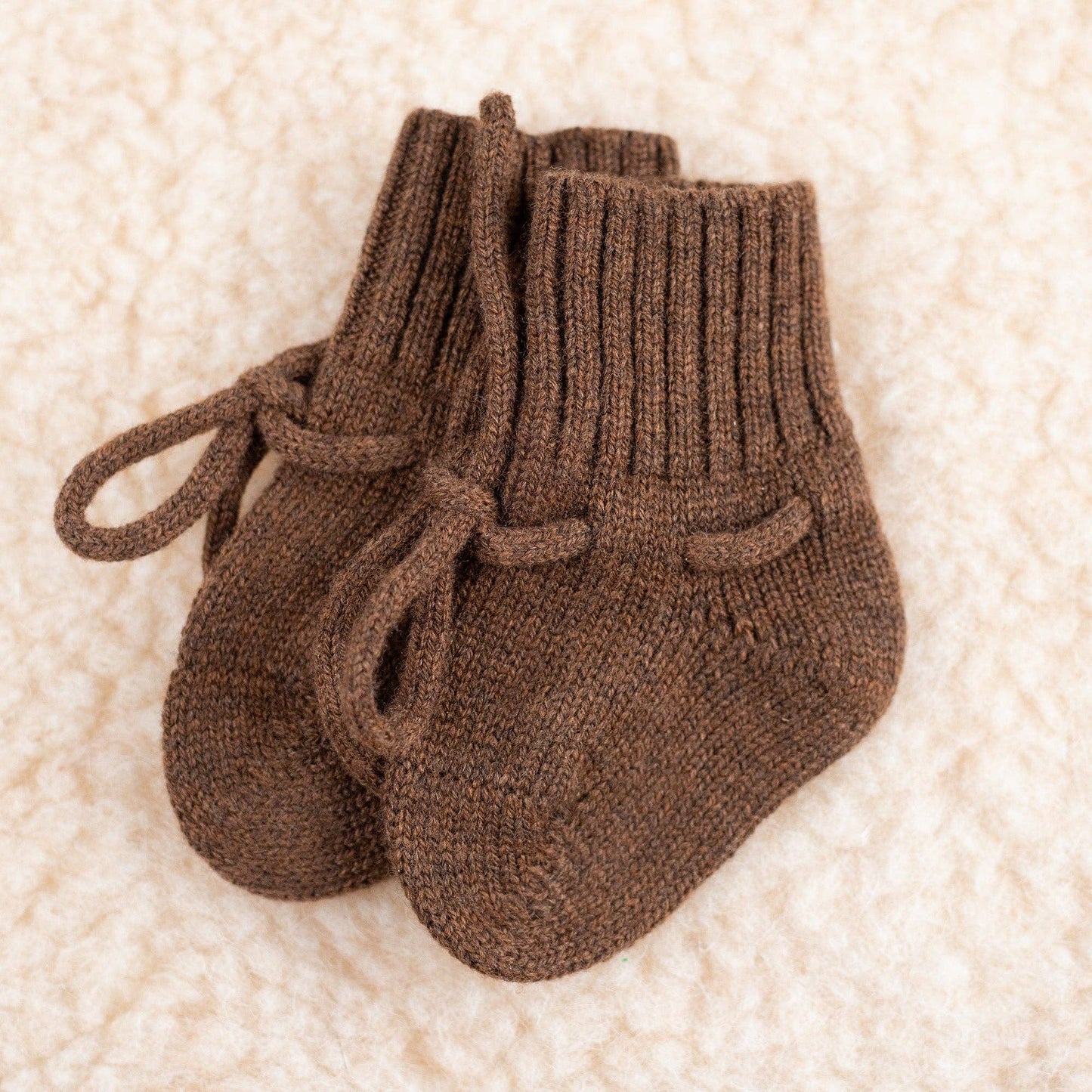 Handgefertigte Babysocken - Merinowolle - Braun